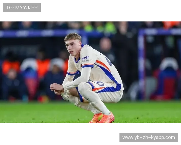 切尔西右路制造连续威胁，帕尔默横敲被破坏